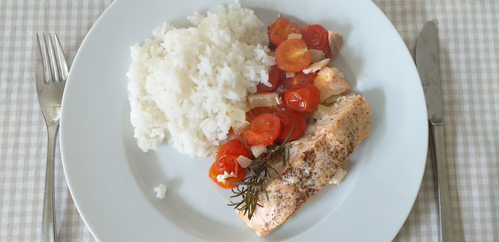 Schnelle Küche: Lachsfilet mit Tomaten und Reis - Familienblog ...