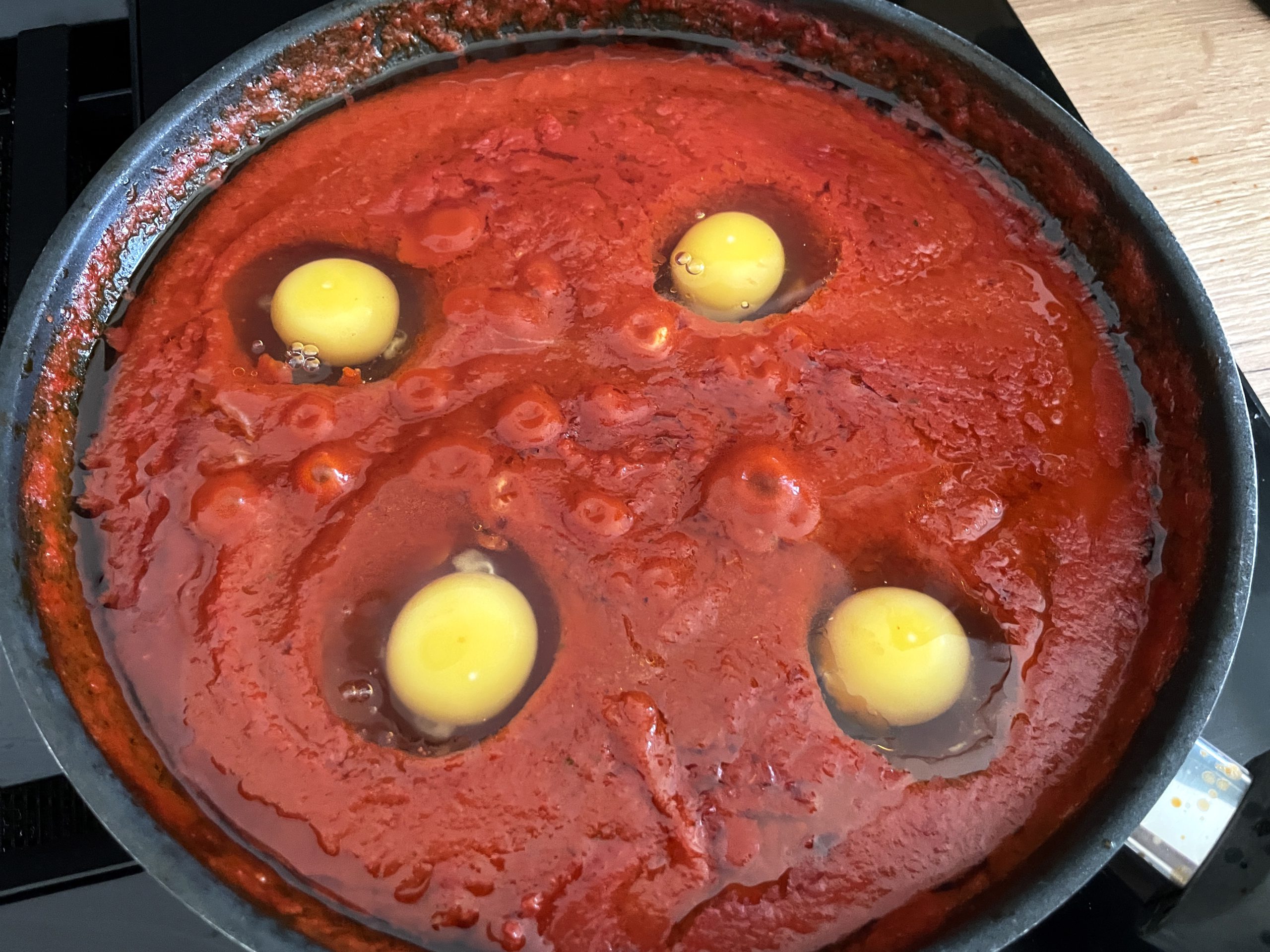 Sommerküche: Orientalischer Tomateneintopf mit Ei - Familienblog ... Sommerküche: Orientalischer Tomateneintopf mit Ei - Familienblog ...